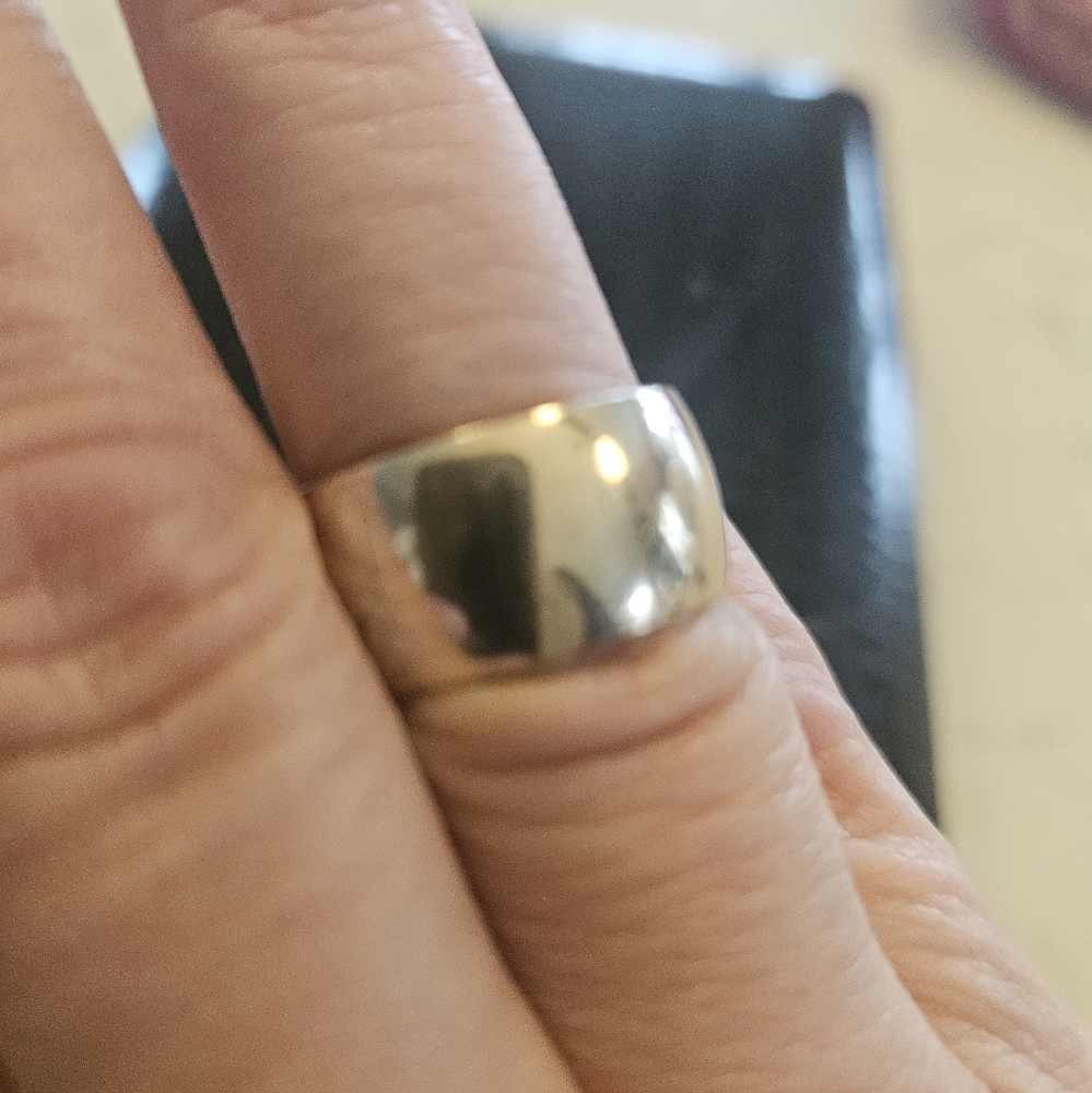 Elegant Gold Women's Ring - Picture 4 of 6